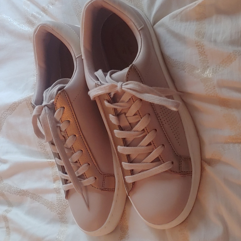 Sneakers - Picture 2 of 5